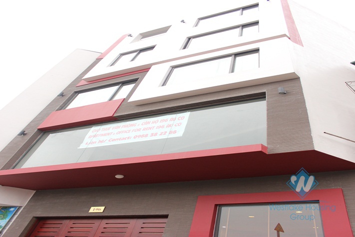Office available for rent in Au Co street, Tay Ho, Hanoi